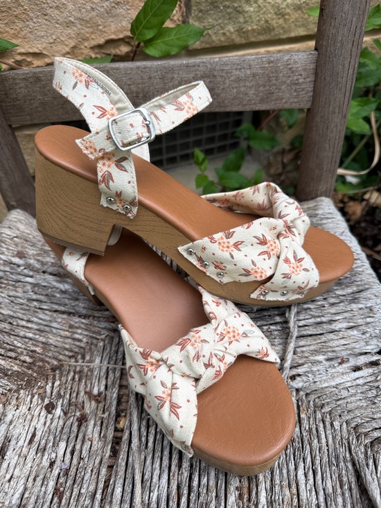 Universal Thread Shoes - Universal Thread Cream Floral Knot Wedge Sandals